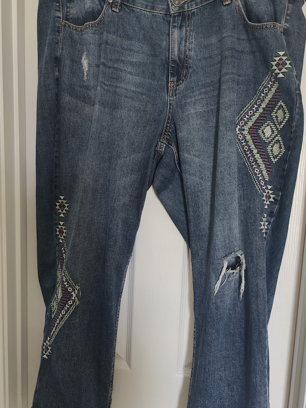 Denim&Co Blue Embroidered Distressed Ankle Jeans